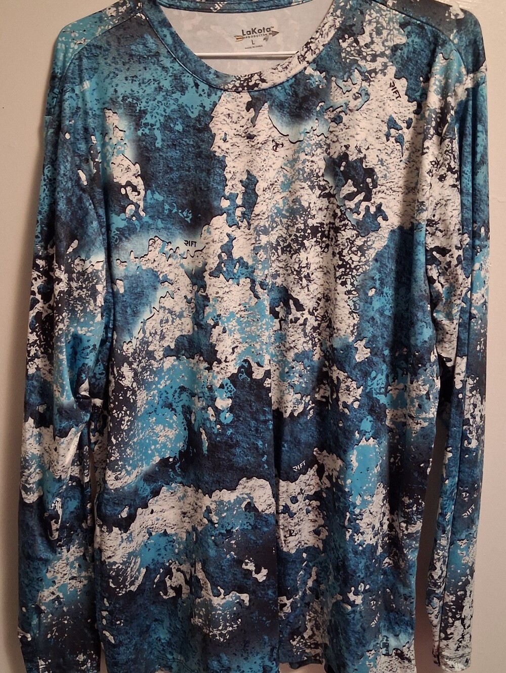Men’s Long-Sleeve Performance Tee in Blue White Abstract